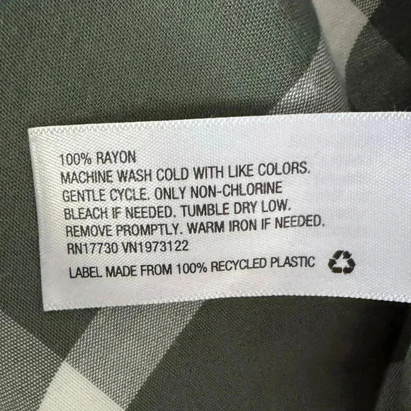 Universal Thread Sage Plaid Blouse Top Button Up Tie Hem Size Womens Small - Picture 10 of 11